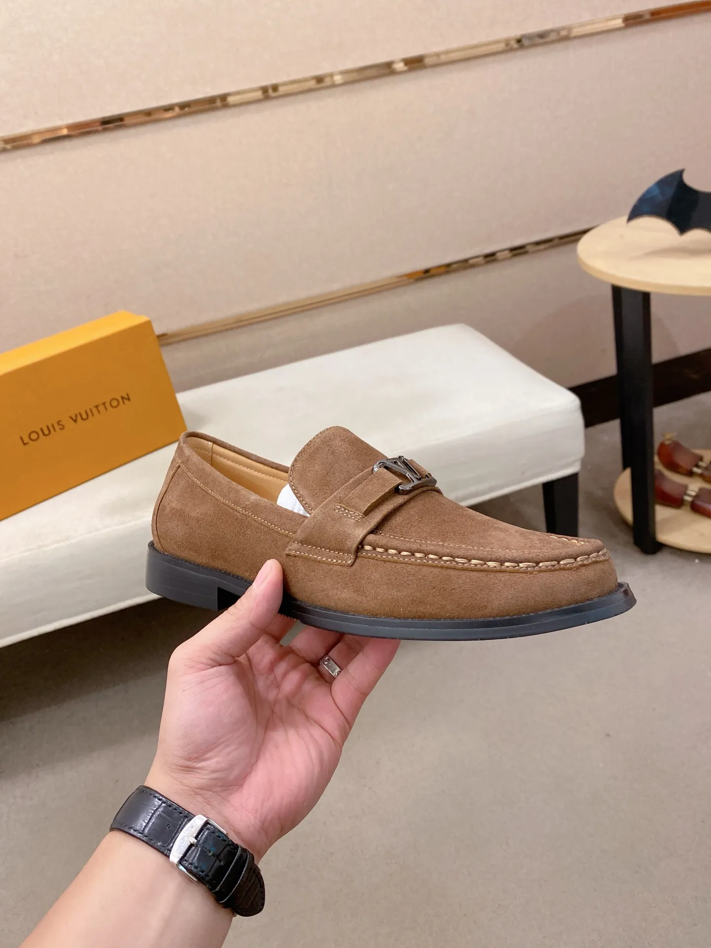 Men's shoes 💰 500💰⚡️New models available⚡️Louis Vuitton (Louis Vuitton/LV) casual, business formal wear! Made with pure Italian craftsmanship, the upper is made of first-layer cowhide, which is full of texture! The lining is cowhide and the original rubber leather shoe outsole. The style is atmospheric and comfortable! Positive code 38-44